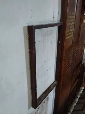 War-memorial being prepared for storage